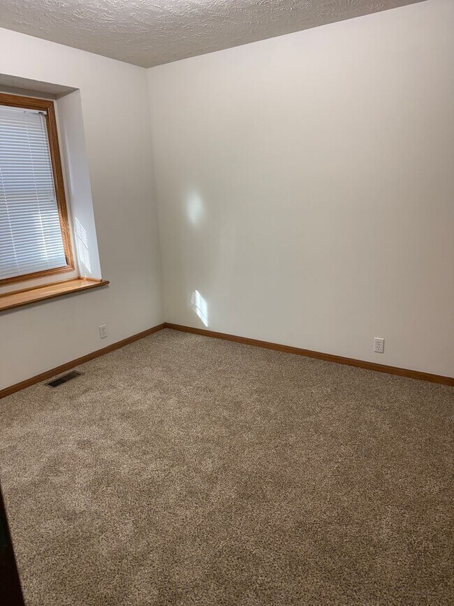 Building Photo - 2110 John St