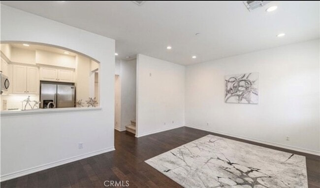 Building Photo - 31 Quartet-