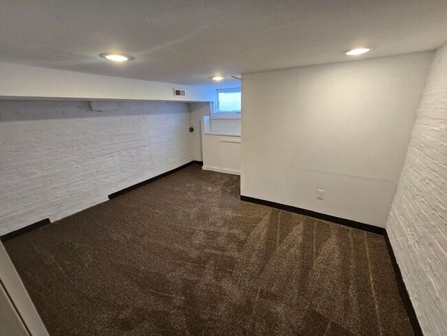 Building Photo - 3 Bedroom BEAUTIFUL HOME