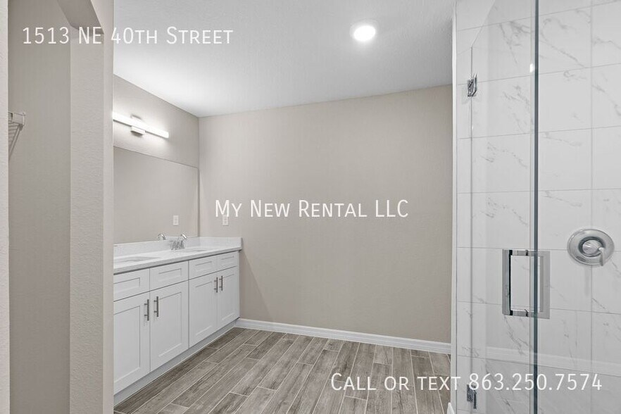 Building Photo - 1513 NE 40th St