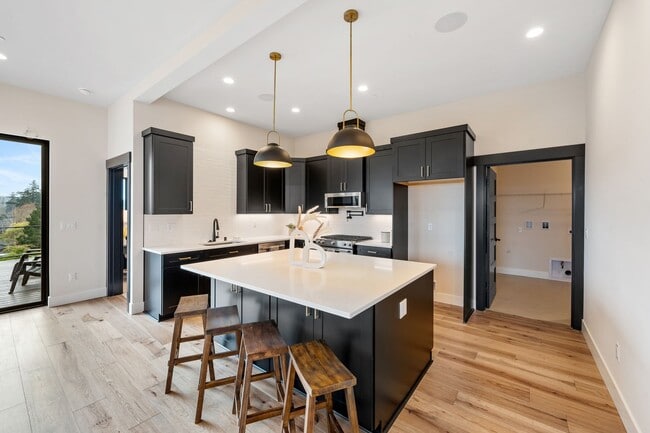 Building Photo - BRAND NEW LUXURY HOME!