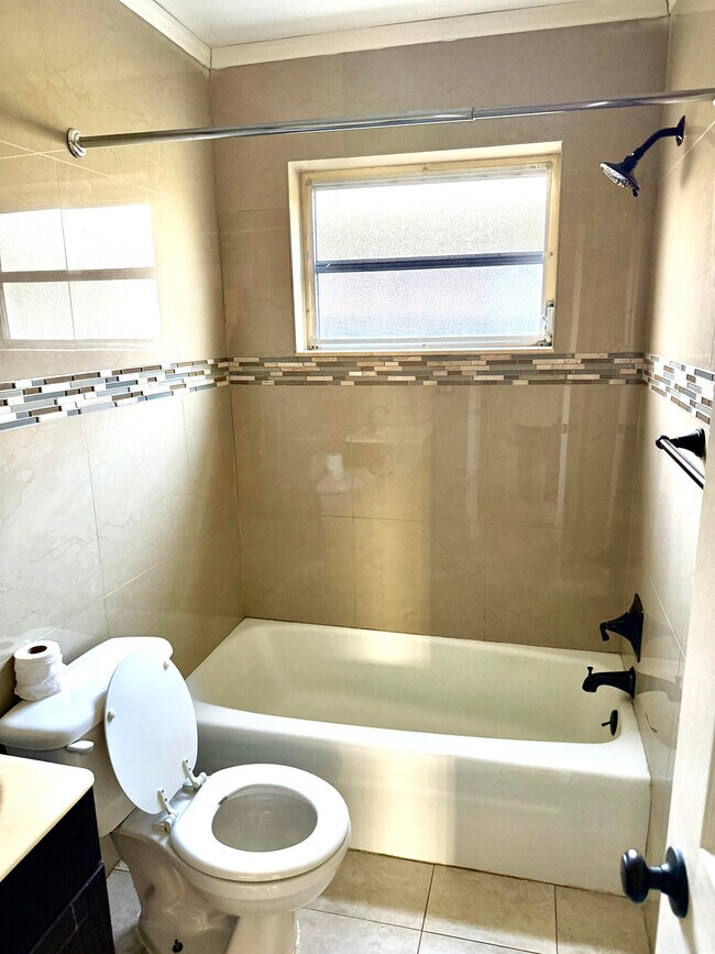 Building Photo - 1111 N Federal Hwy