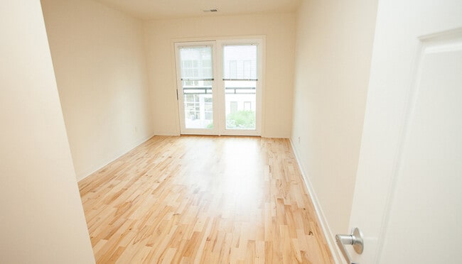 Building Photo - 242 E Water St