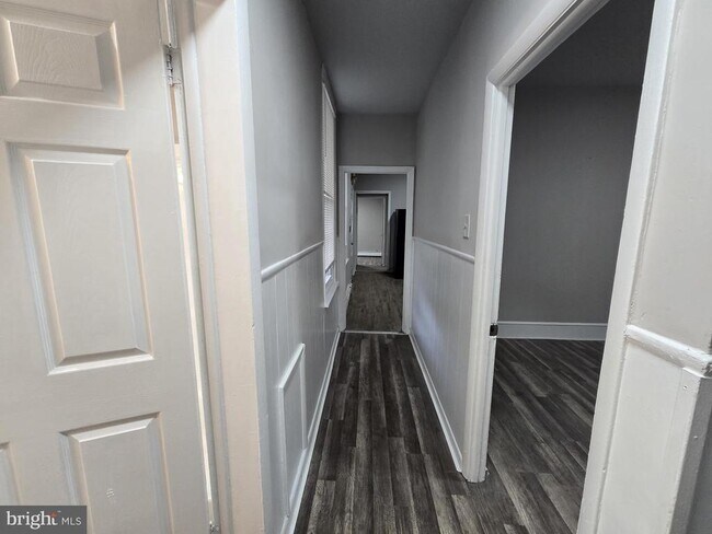 Building Photo - 5526 N Mascher St