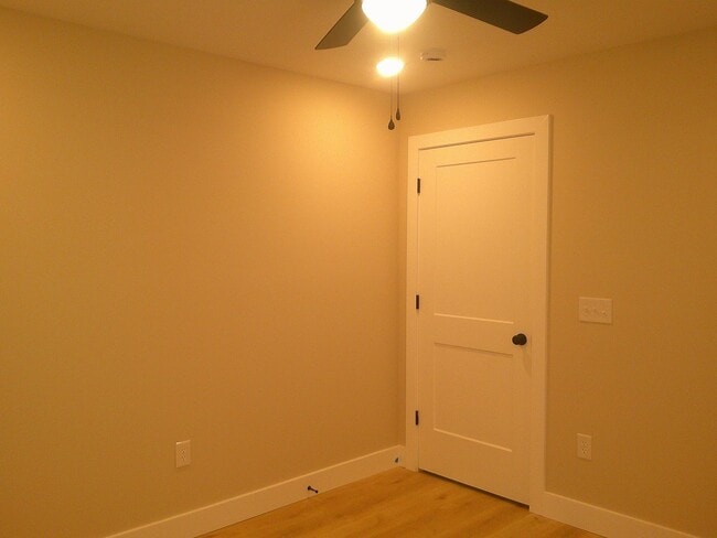 Building Photo - Fully Remodeled 2 Bed 1 Bath House