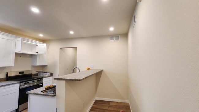 Building Photo - 908 E Gorham St