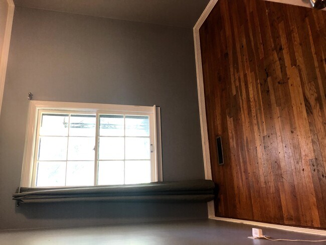 Building Photo - Branch