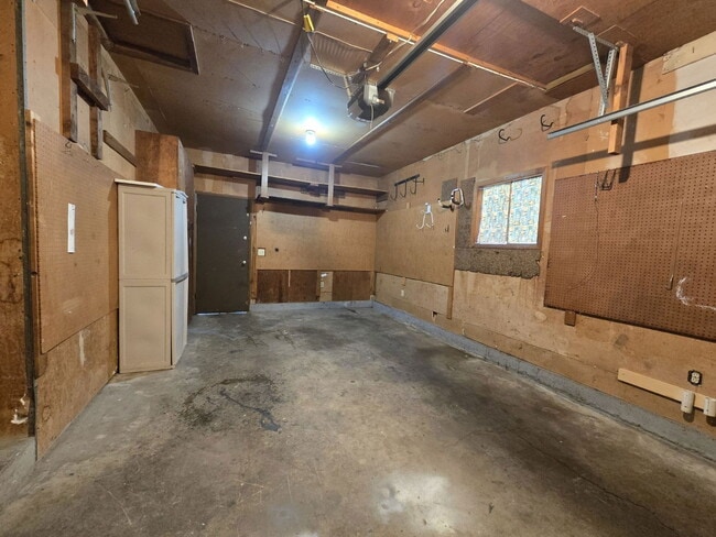 Building Photo - 1800 NW Lynwood St