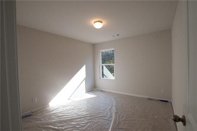 Building Photo - 530 River Run Dr