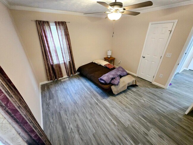 Building Photo - Amazing 4 bed room 3 bathroom home in the country with a large Private lot fully updated!!!!!!!