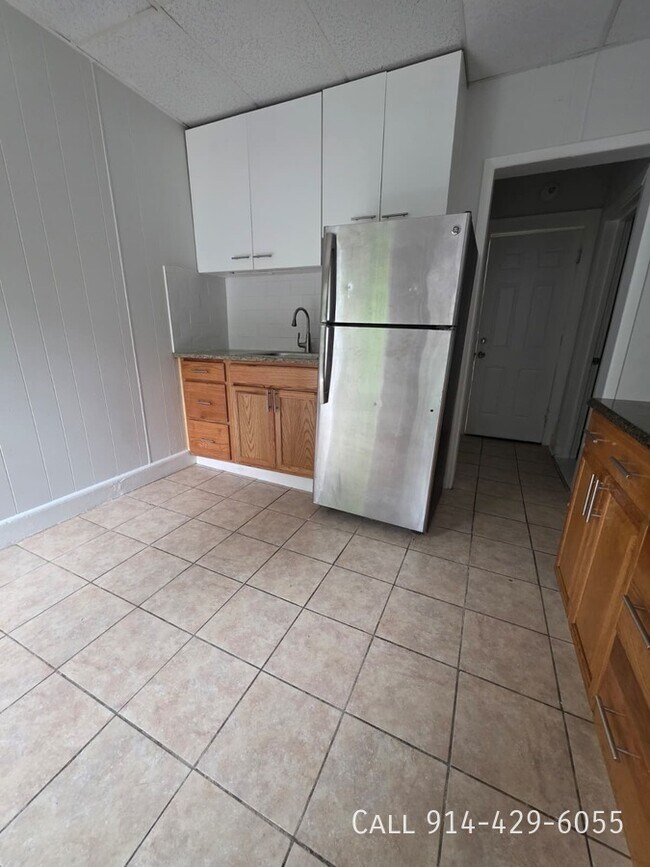 Building Photo - 141 Voss Ave