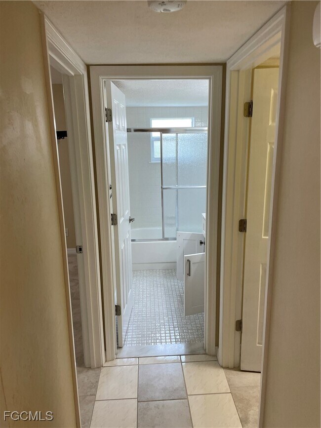 Building Photo - 408 Tudor Dr