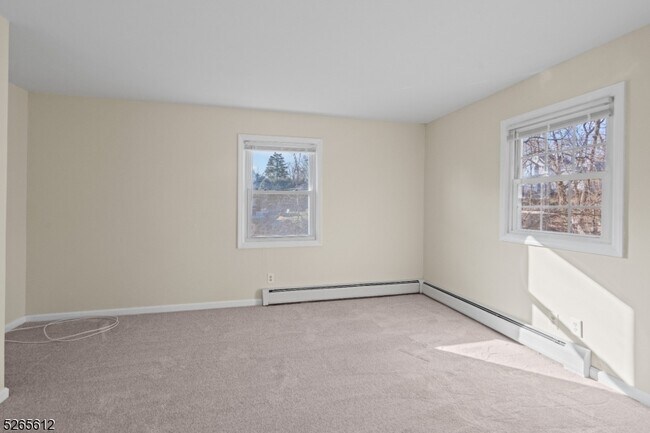 Building Photo - 41 Roosevelt Ave