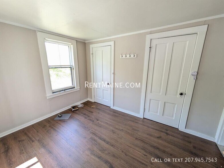 Building Photo - 204 Maple St