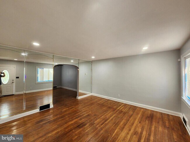 Primary Photo - 1420 Winston Ave