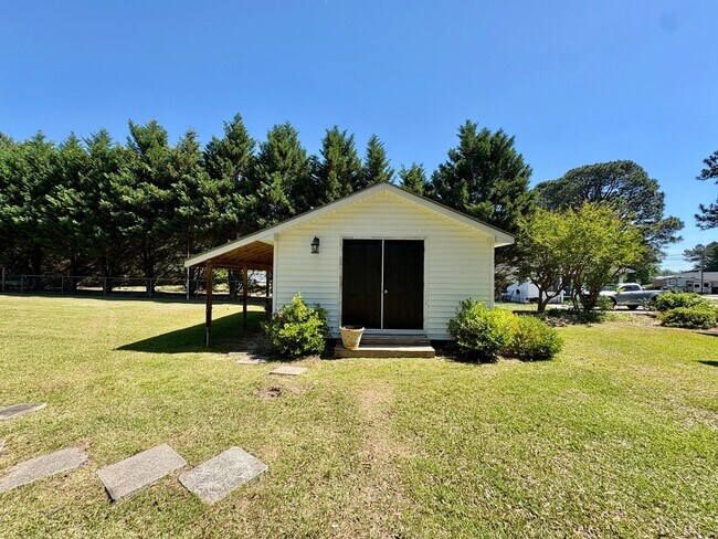 Building Photo - Adorable 2 Bedroom Home in the Heart of Nashville!
