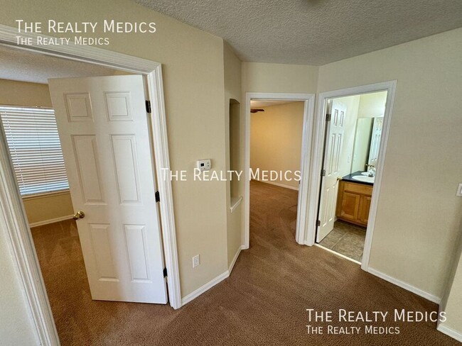 Building Photo - 2737 Scarborough Dr