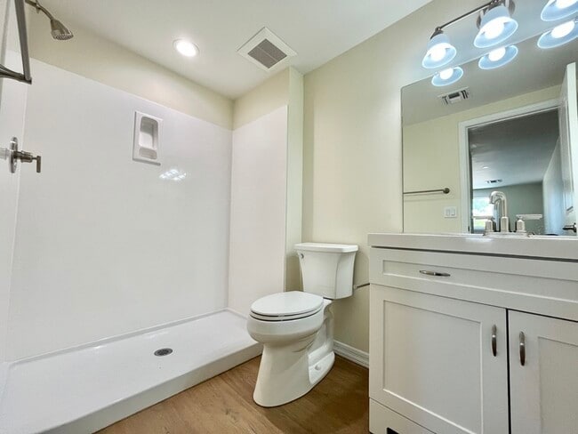 Building Photo - Fully Remodeled 3 Bd 2 Ba in Scottsdale!