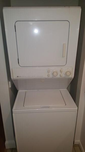 Building Photo - 733 SE 1st Way