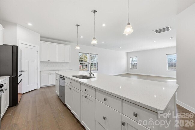 Building Photo - 6425 Cumberland Dr