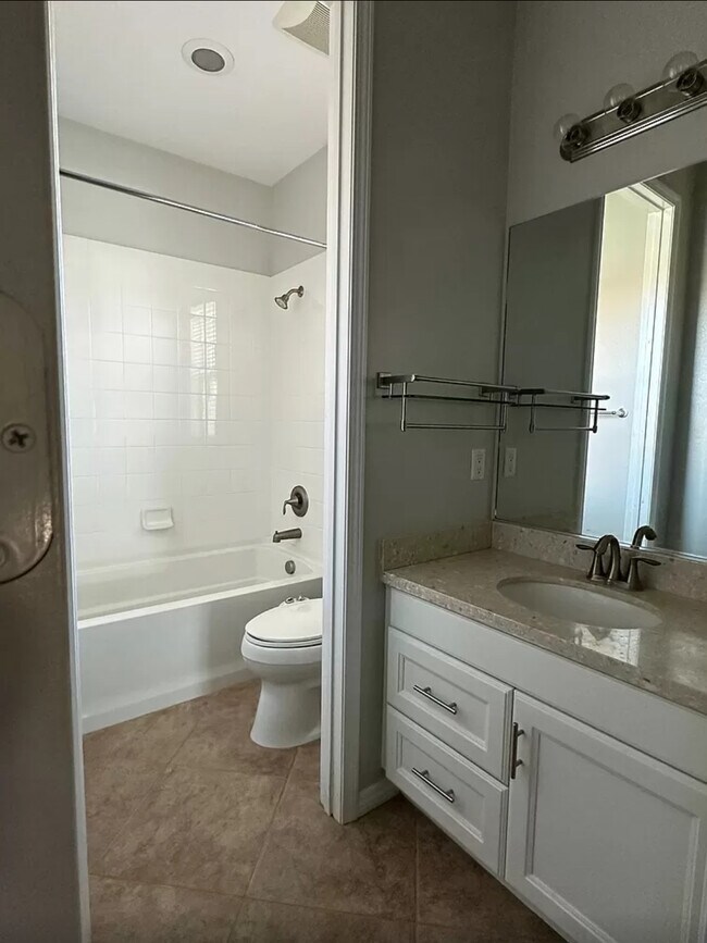 Building Photo - 26526 Craftsmen Ct