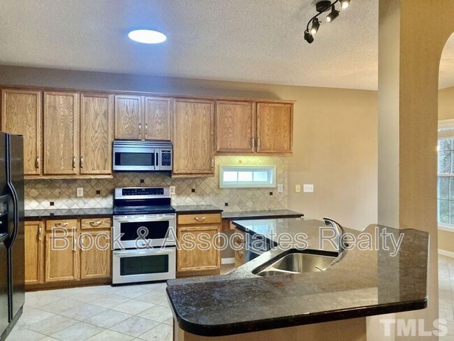 Building Photo - 9012 Blakehurst Dr
