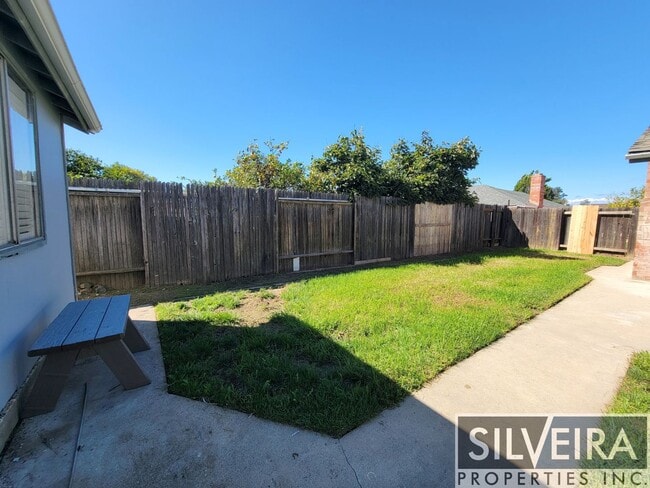Building Photo - Charming 3 bed 2 bath home in Santa Maria