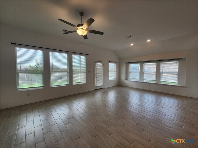 Building Photo - 5923 Corsicana Cv