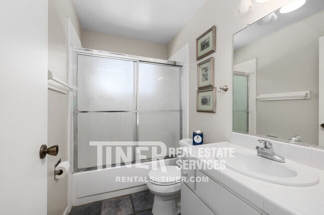 Building Photo - 4935 Kurz Cir