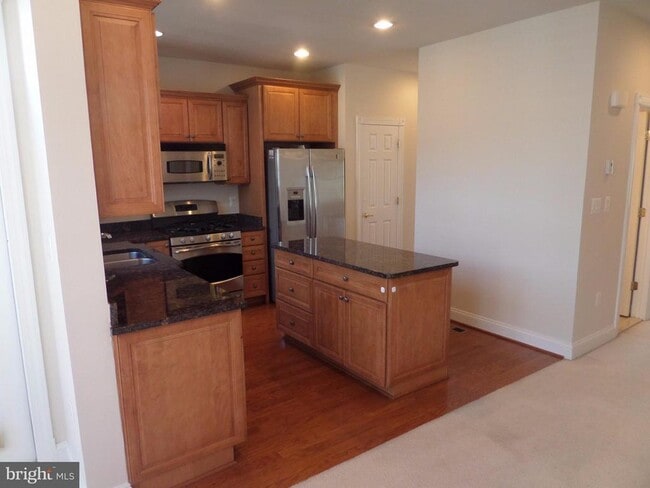 Building Photo - 47574 Royal Burnham Terrace