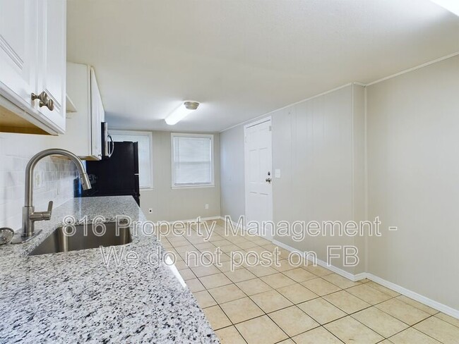 Building Photo - 3032 Elmwood Ave