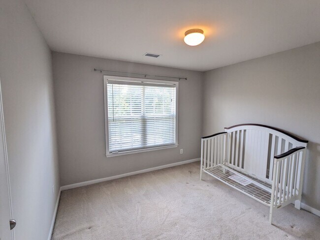Building Photo - Spacious 5-Bedroom, 3-Bath Home with Excep...