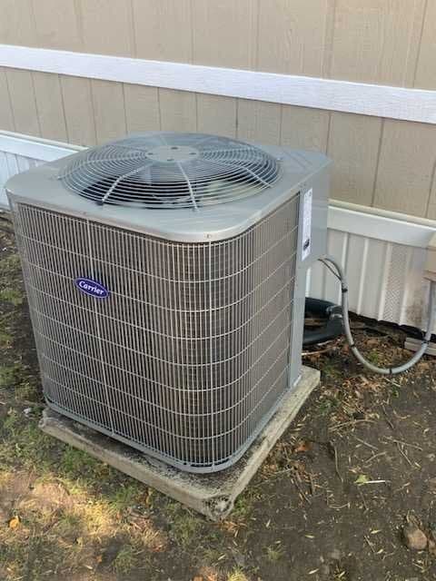 Building Photo - 750 Silent Valley Rd