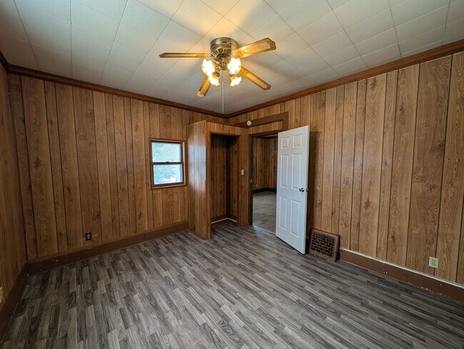 Building Photo - 516 10th St