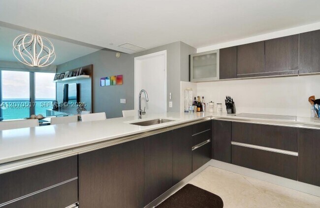 Building Photo - 17001 Collins Ave