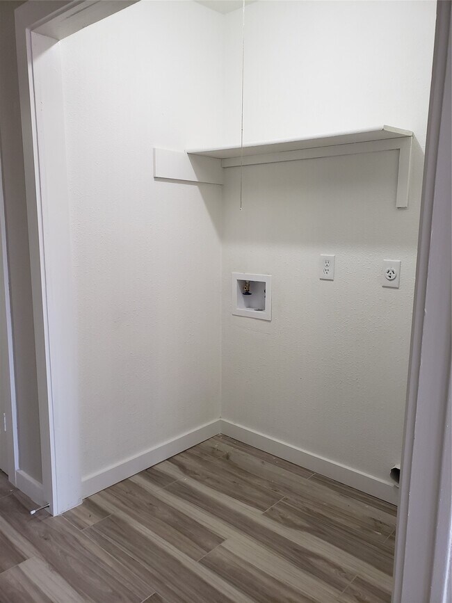 Building Photo - 11710 Southlake Dr