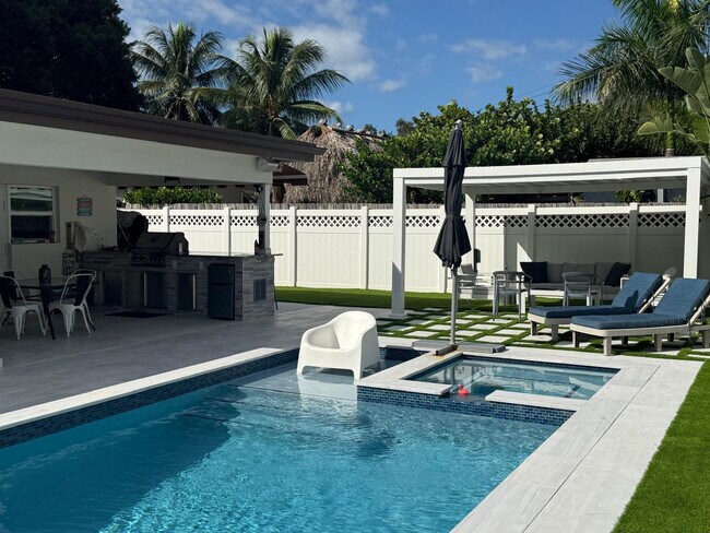 Building Photo - 1637 SE 1st St