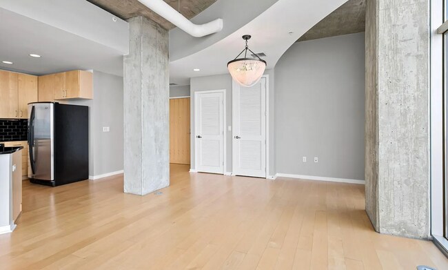 Building Photo - 1700 Bassett St