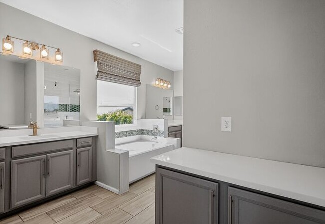 Building Photo - Stunning 5 Bed/5Bath Home in Gated Community – Over 3,100 SqFt of Modern Living -New Carpet throu...