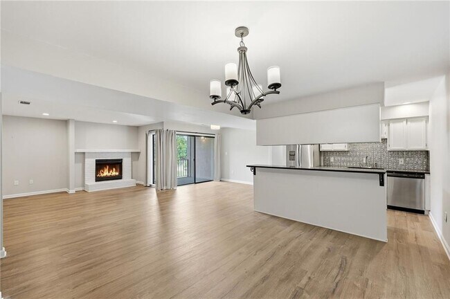 Building Photo - 605 Candler St
