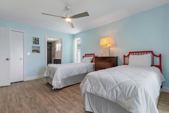 Building Photo - 3463 Canal Ct