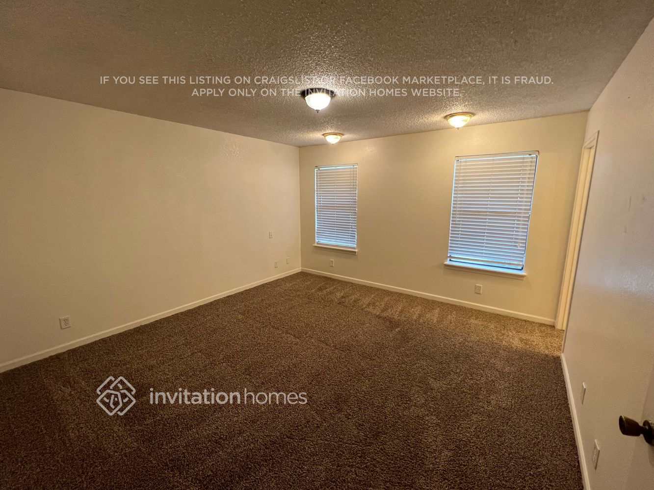 Building Photo - 460 Pelican Pl