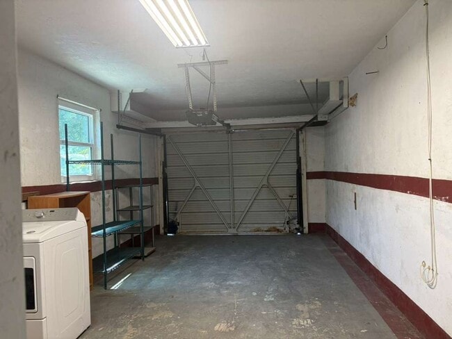 Building Photo - 2 Bedroom 1.5 Bath in the Desirable Disston Heights Neighborhood