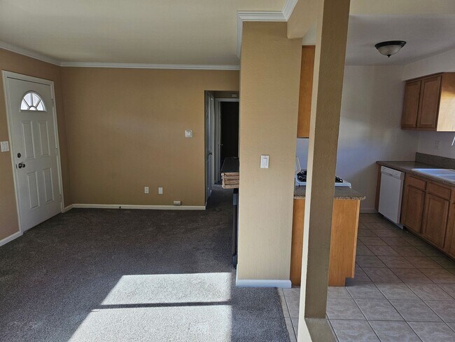 Building Photo - 414 21st St