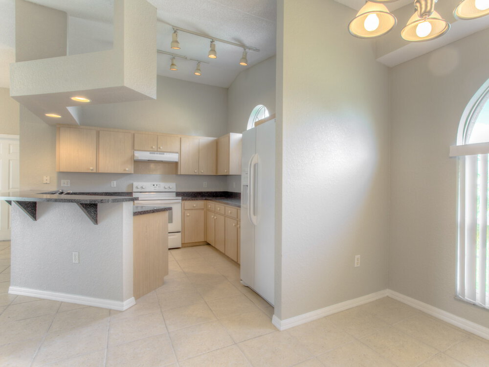 Building Photo - 4944 Palm View Dr N