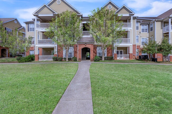 WELCOME TO YOUR NEW HOME AT STONE RIDGE PARK APARTMENTS IN CHATTANOOGA, TENNESSEE - Stone Ridge Park