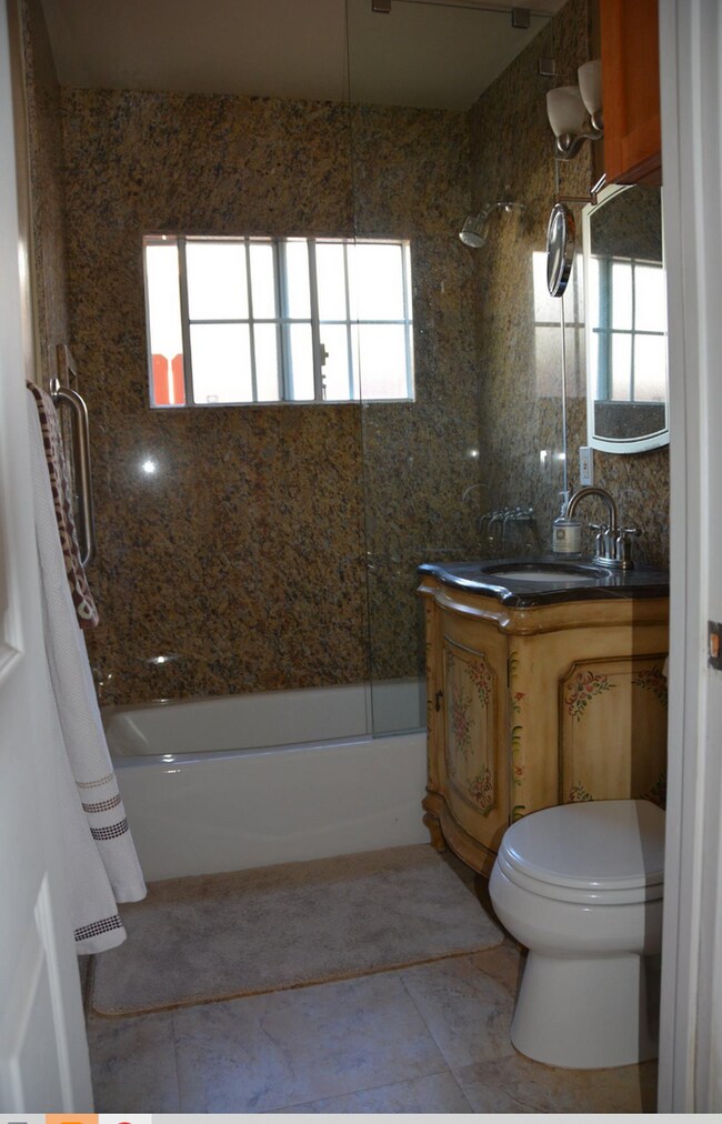 Building Photo - Bright 3-Bed+2bath Home in a Great Woodland Hills Neighborhood