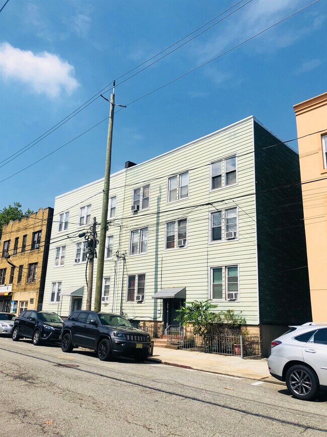 Primary Photo - 235 Liberty Ave