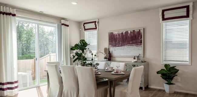Building Photo - Spacious 5-bedroom, 3.5-bath in Tahoma Ridge Community