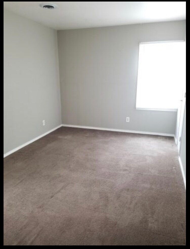 Building Photo - 5801 W Carmen Ave